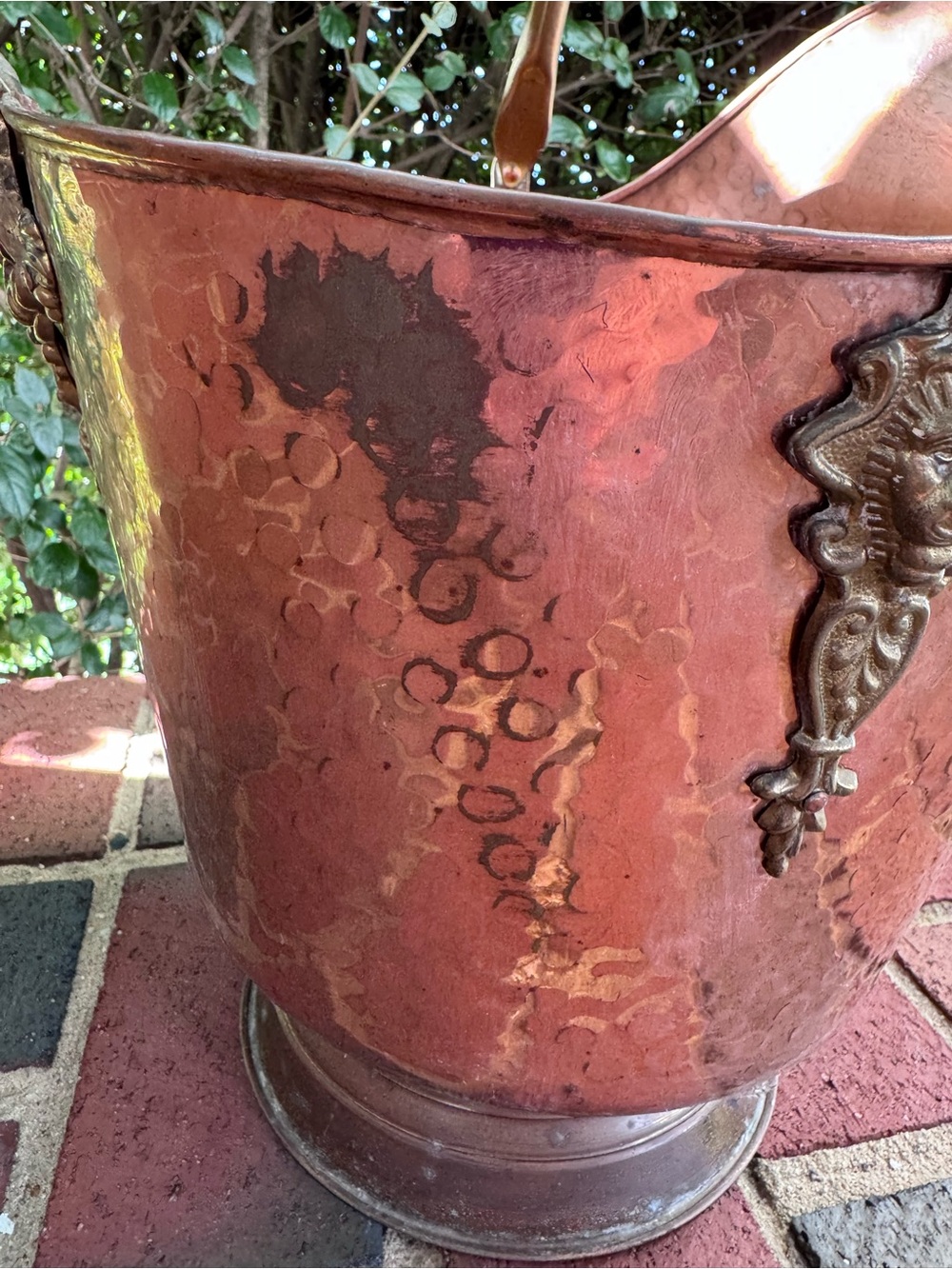 Antique Hammered Copper Helmet Coal Scuttle Brass Lion Head Fireplace Bucket - Picture 5 of 16